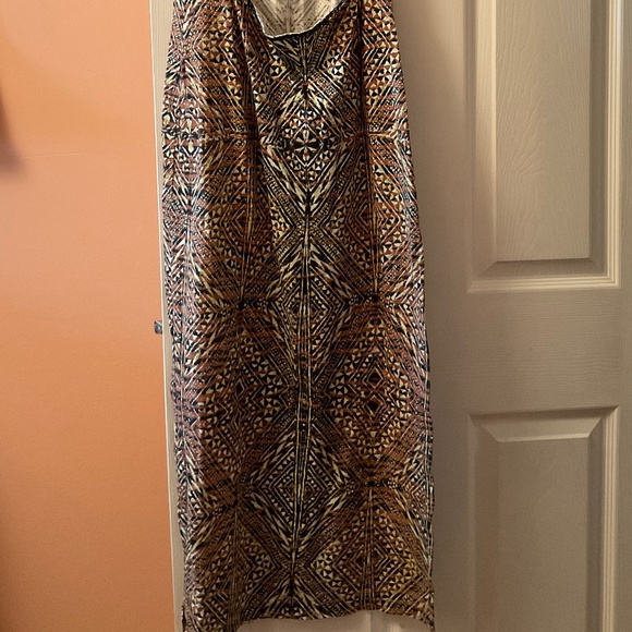 Maxi Dress - peek-a-boo back - Picture 4 of 4